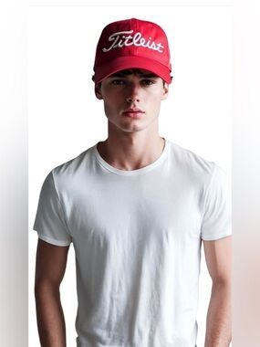Like New Mens Red TITLEIST
Adjustable Breathable Golf
Baseball cap